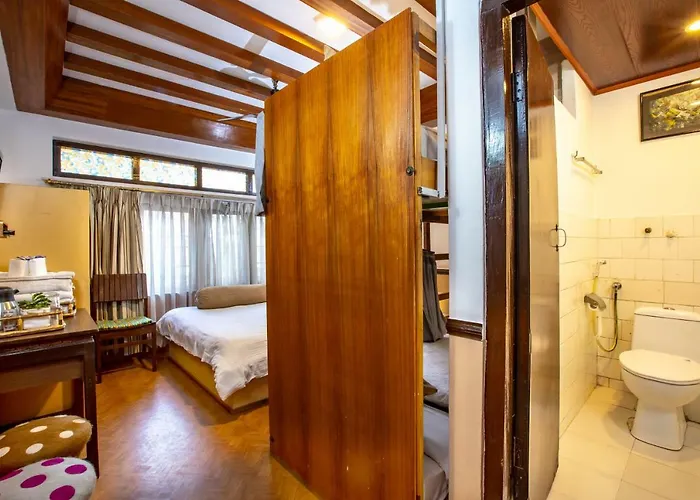Shangrila Boutique Hostel *